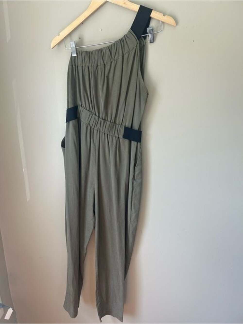 Anthropologie Maeve Verano One Shoulder Jumpsuit Size 4P - Picture 4 of 8